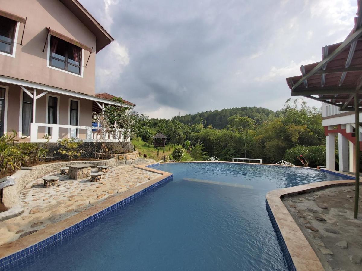 Degung Hillside Hotel Bogor Exterior photo